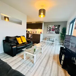  Apartment Lush Bay With Secure Parking And Fast Wifi United Kingdom